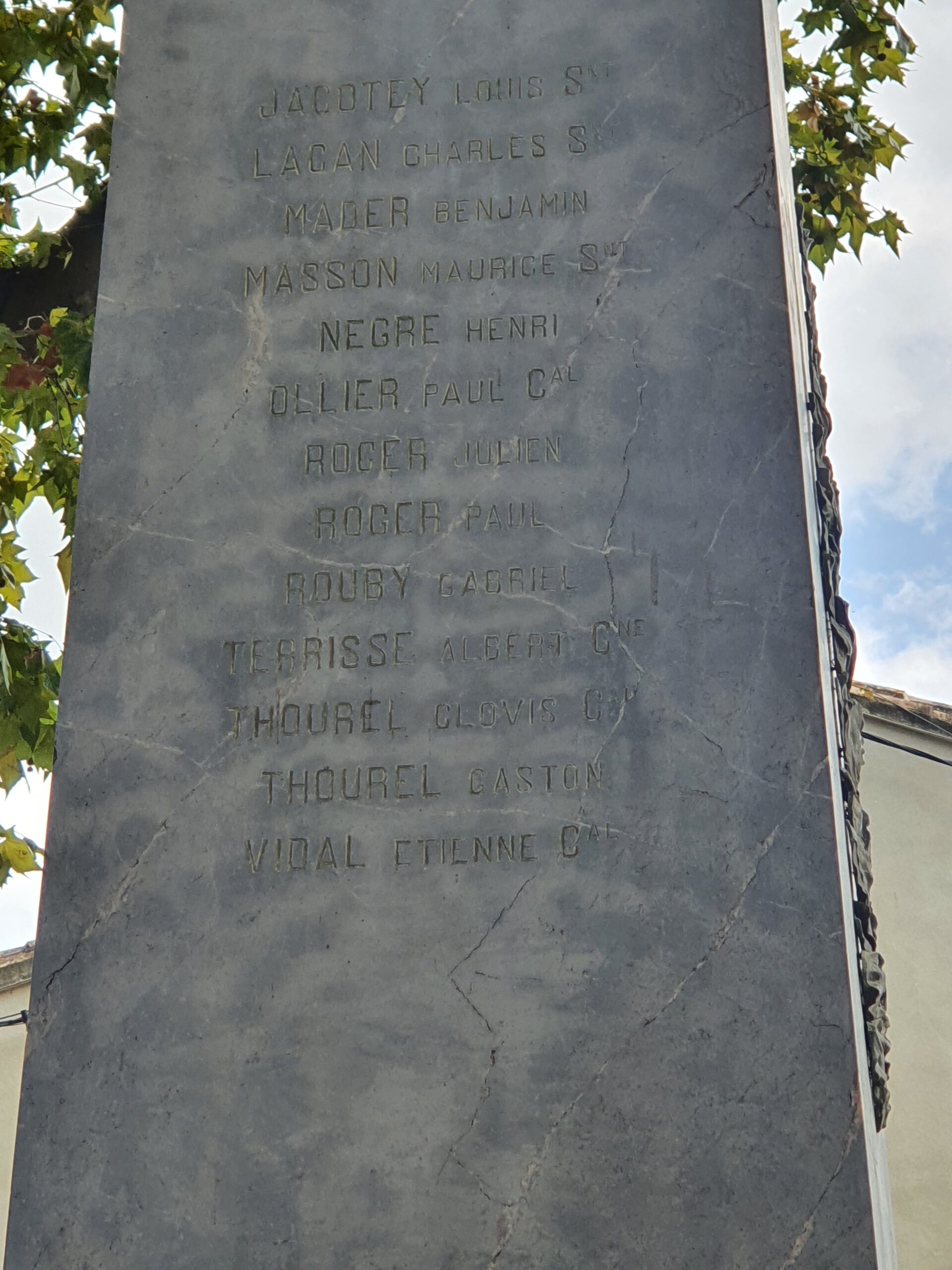 https://www.marbreponcetou.fr/sx-content/uploads/articles/restauration-du-monument-aux-morts-a-gabian.jpg